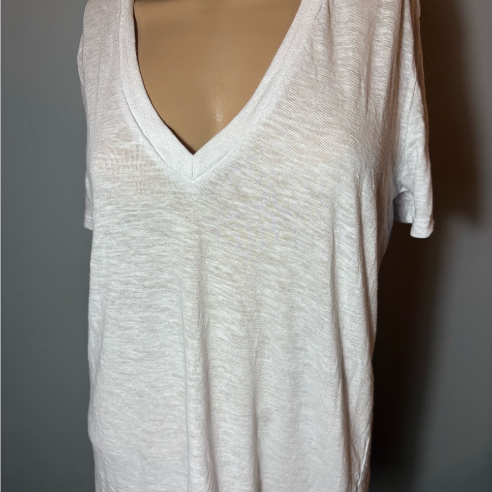 Monrow Classic White V-Neck Tee Size Medium